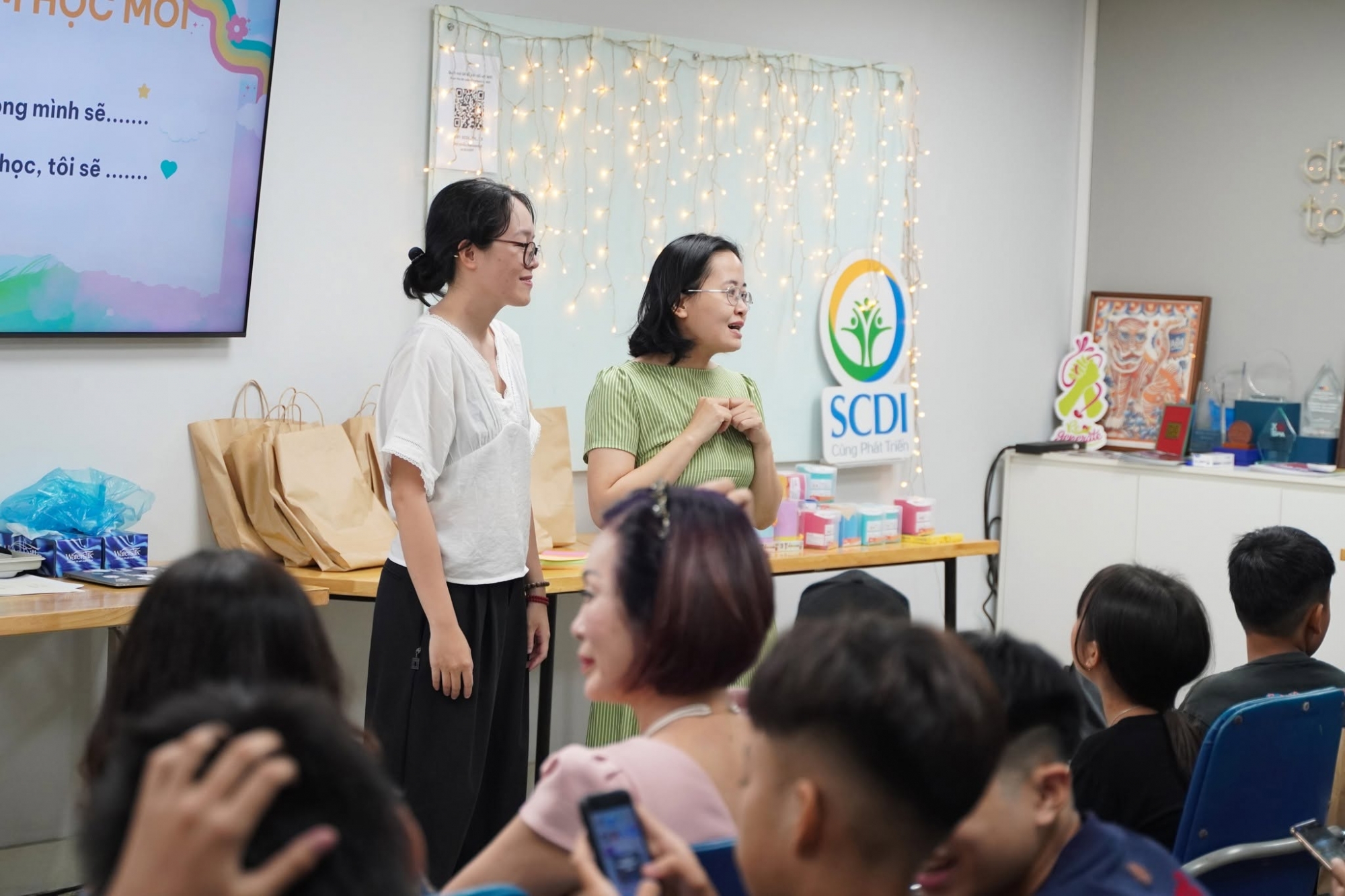 Cùng trẻ em Cắt đứt Vòng xoáy chuẩn bị cho năm học mới tại Hà Nội