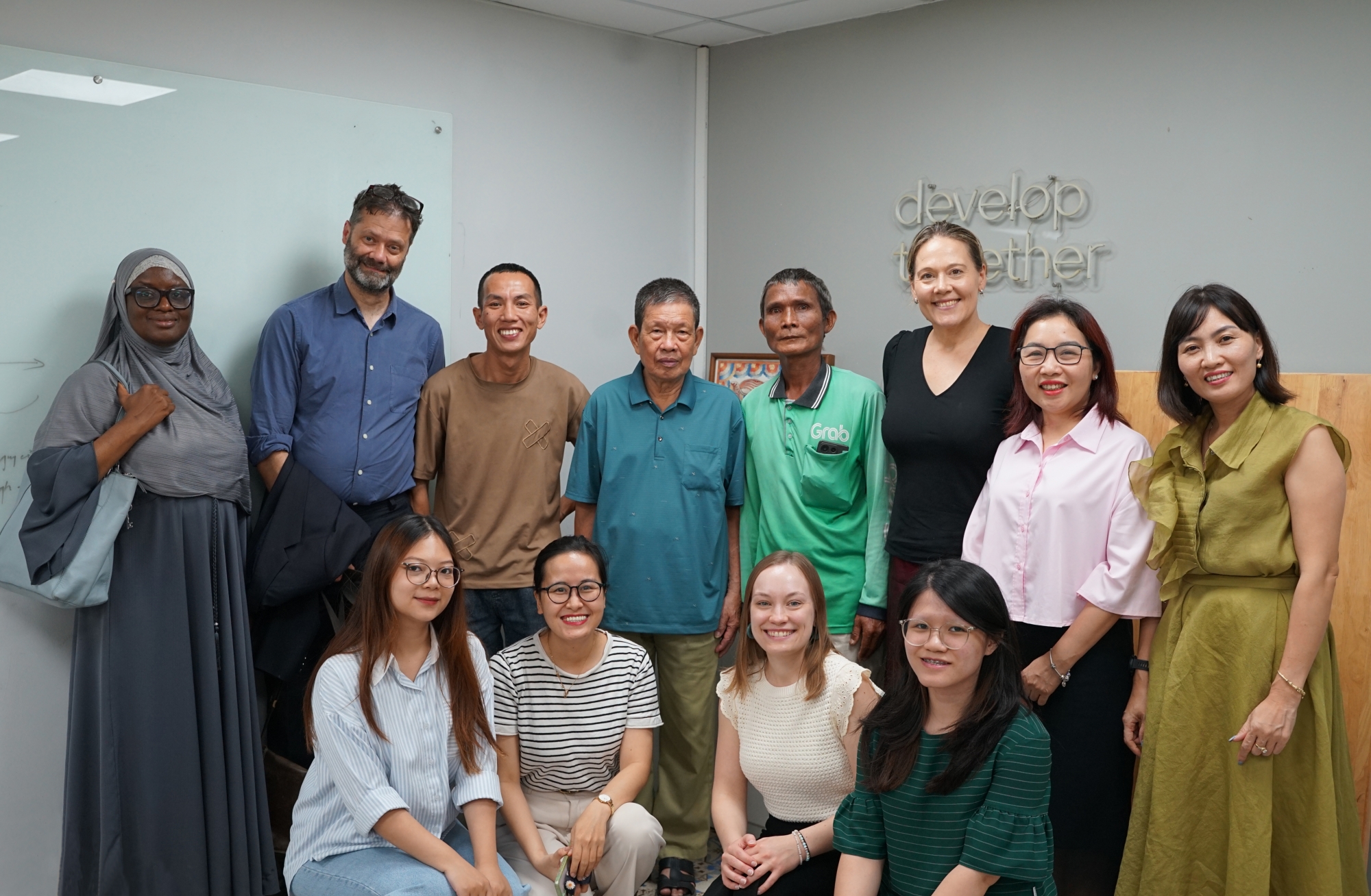 Meeting and discussing the situation of tuberculosis in Vietnam